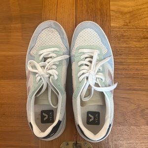Veja Sneakers- size 7.5